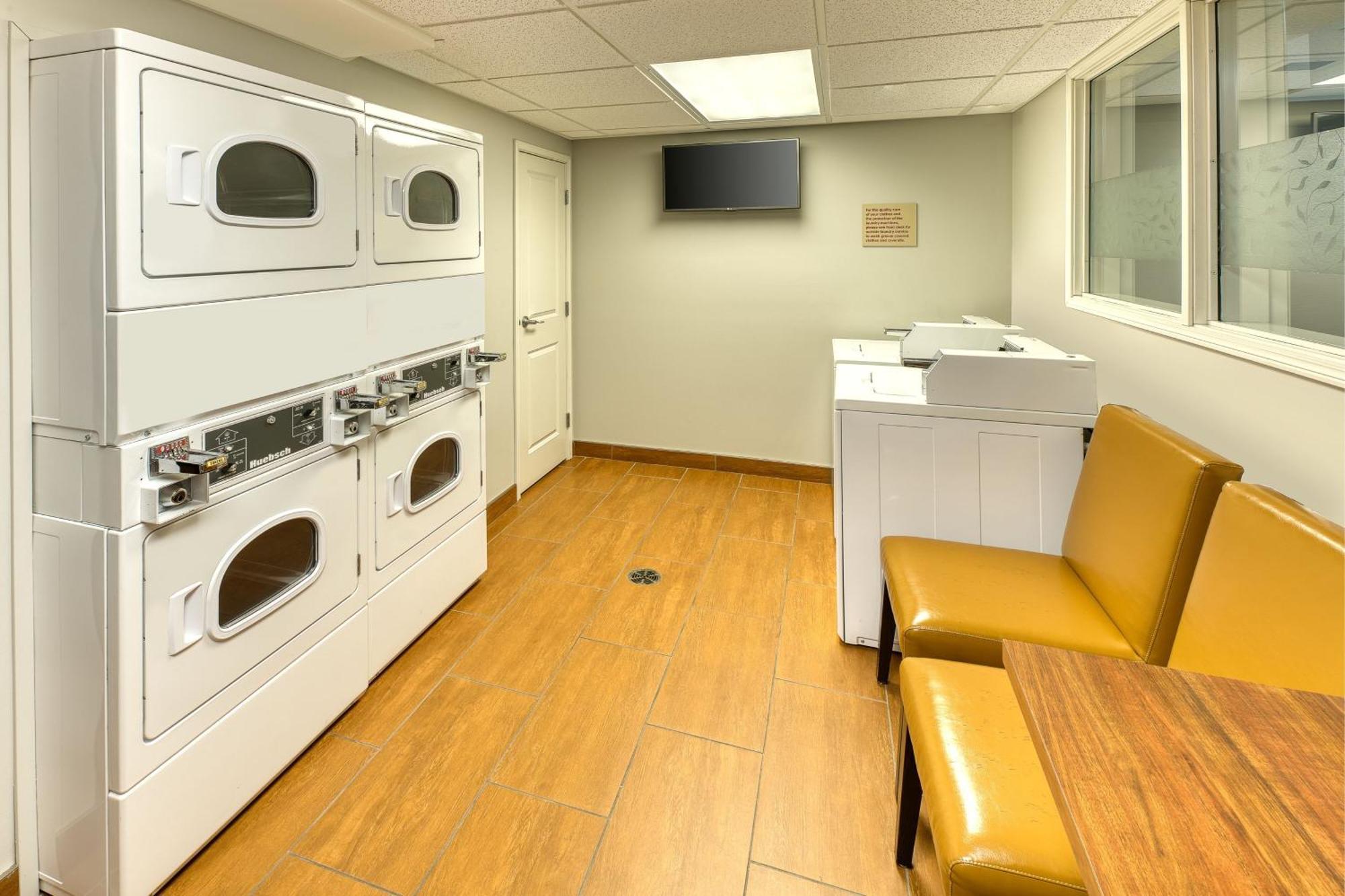 Towneplace Suites By Marriott Red Deer Εξωτερικό φωτογραφία