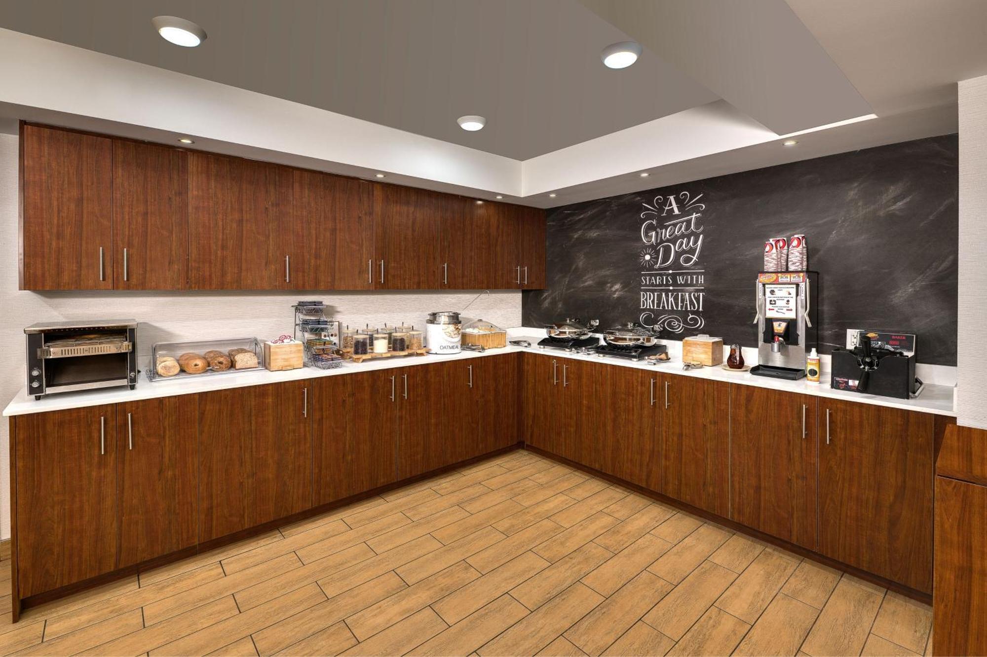 Towneplace Suites By Marriott Red Deer Εξωτερικό φωτογραφία