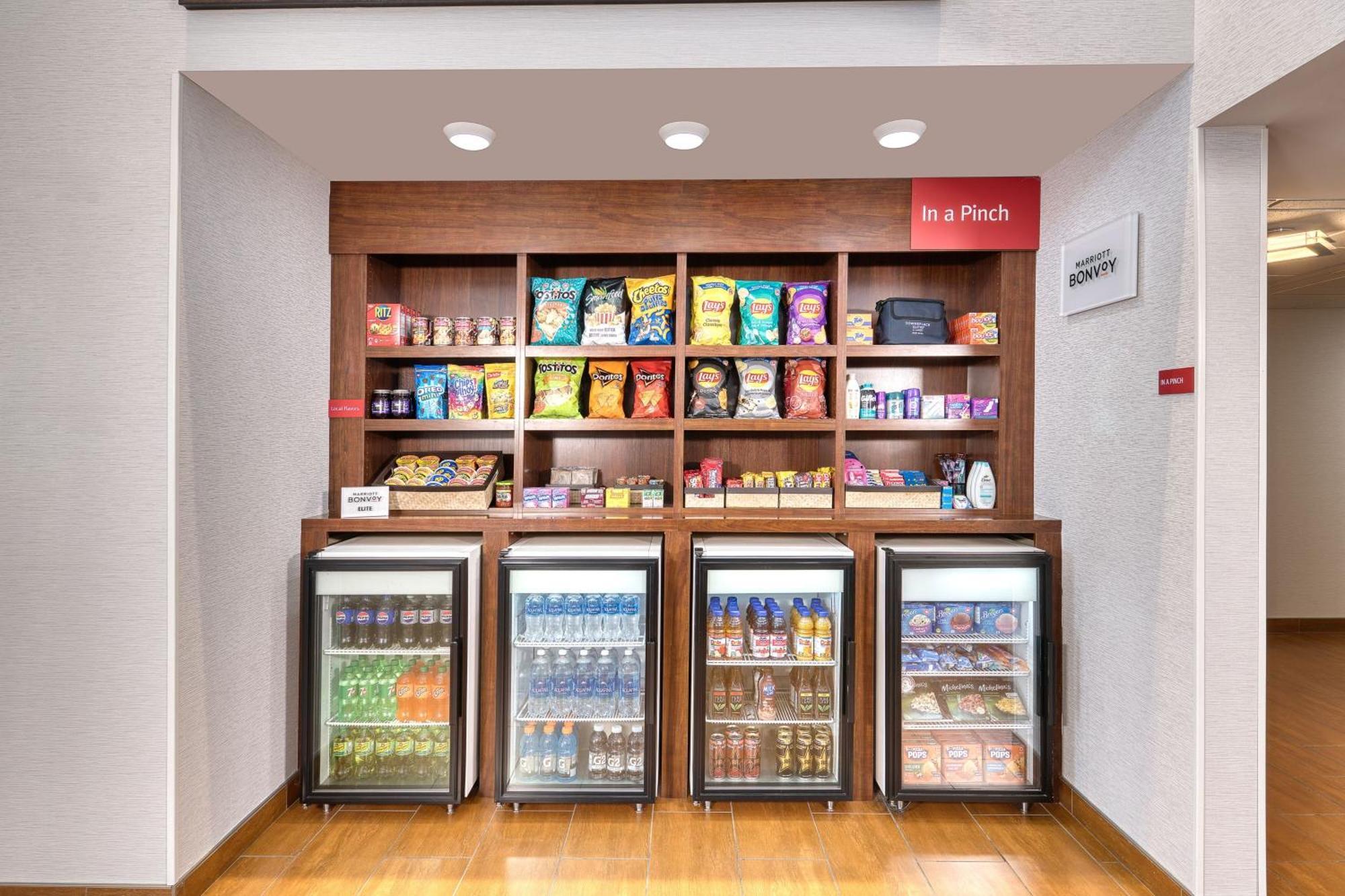 Towneplace Suites By Marriott Red Deer Εξωτερικό φωτογραφία