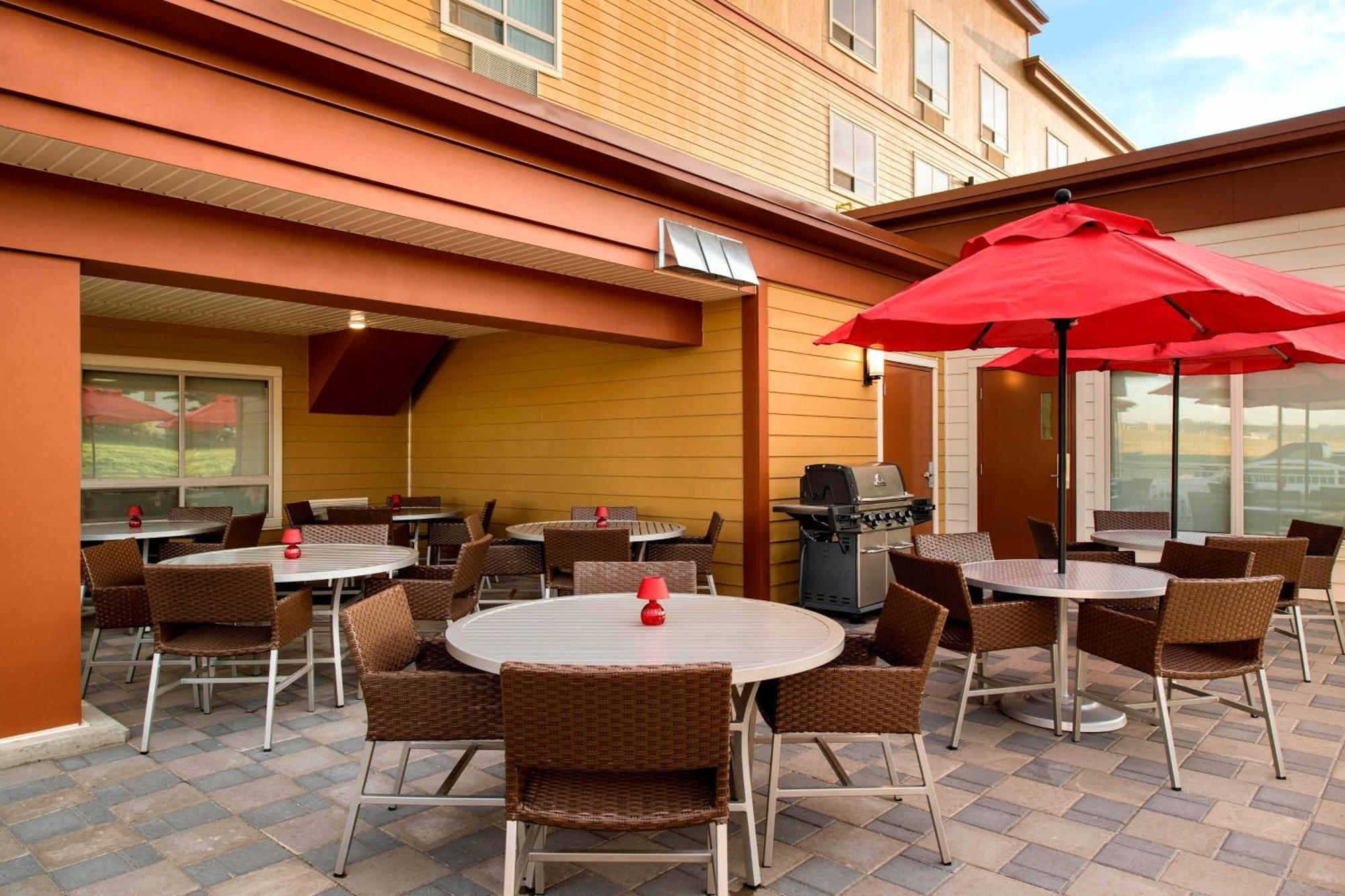 Towneplace Suites By Marriott Red Deer Εξωτερικό φωτογραφία