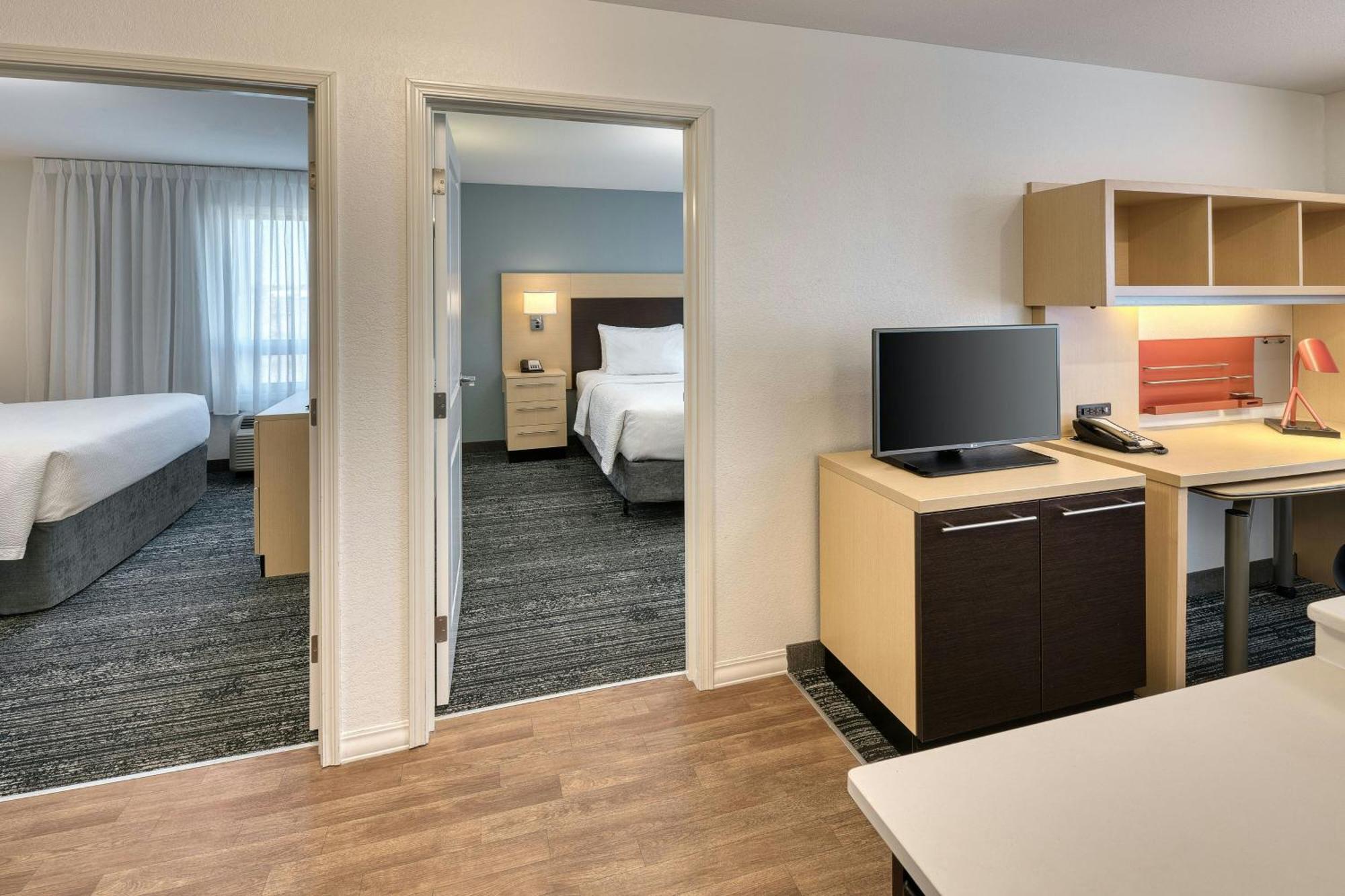 Towneplace Suites By Marriott Red Deer Εξωτερικό φωτογραφία