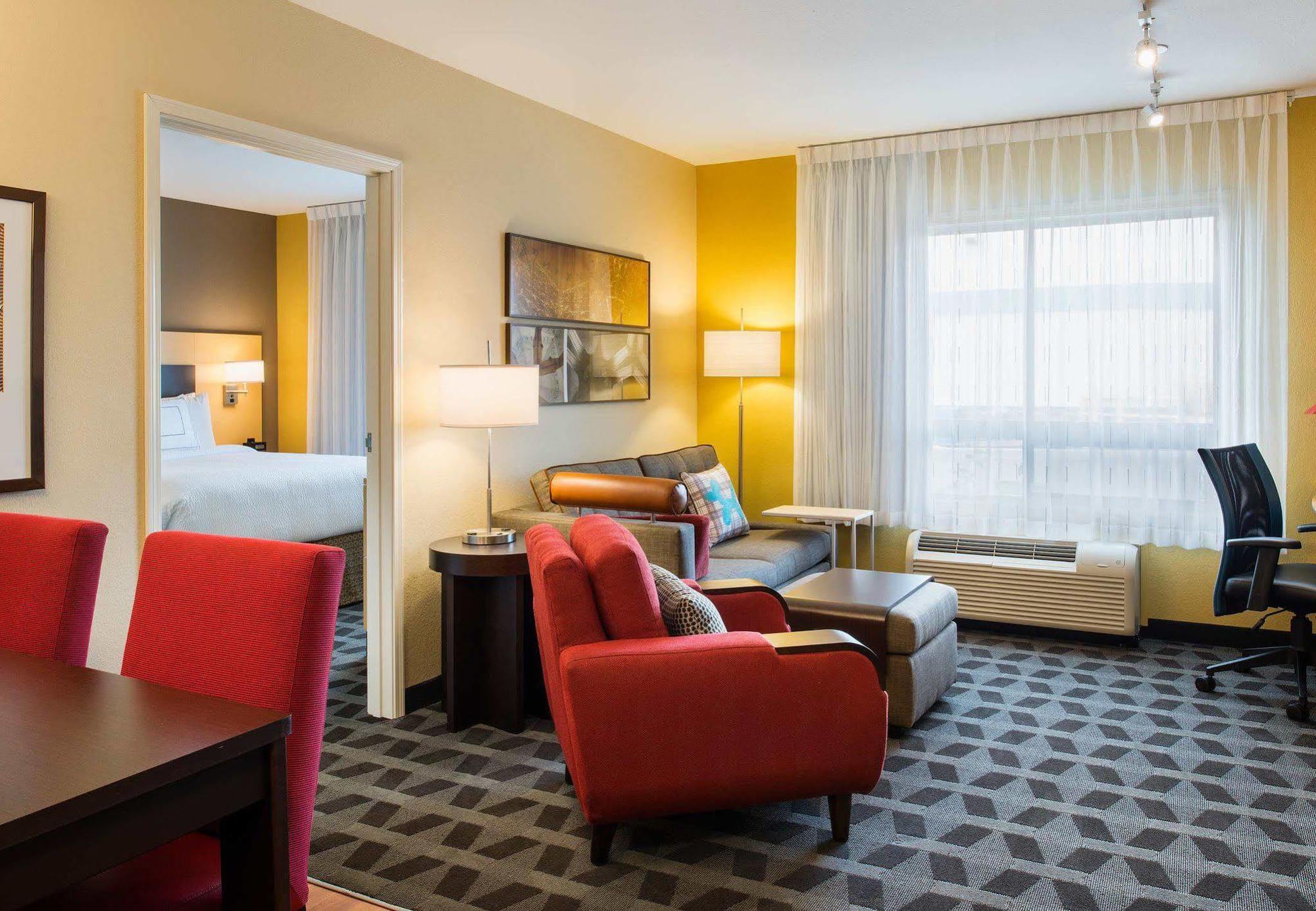 Towneplace Suites By Marriott Red Deer Εξωτερικό φωτογραφία