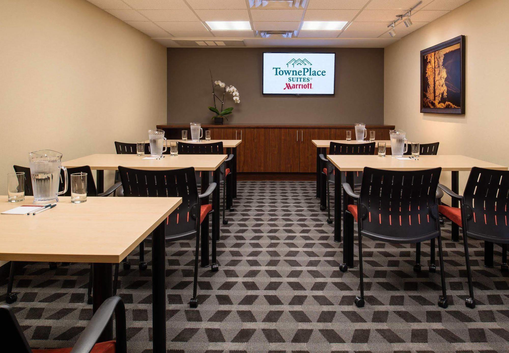 Towneplace Suites By Marriott Red Deer Εξωτερικό φωτογραφία